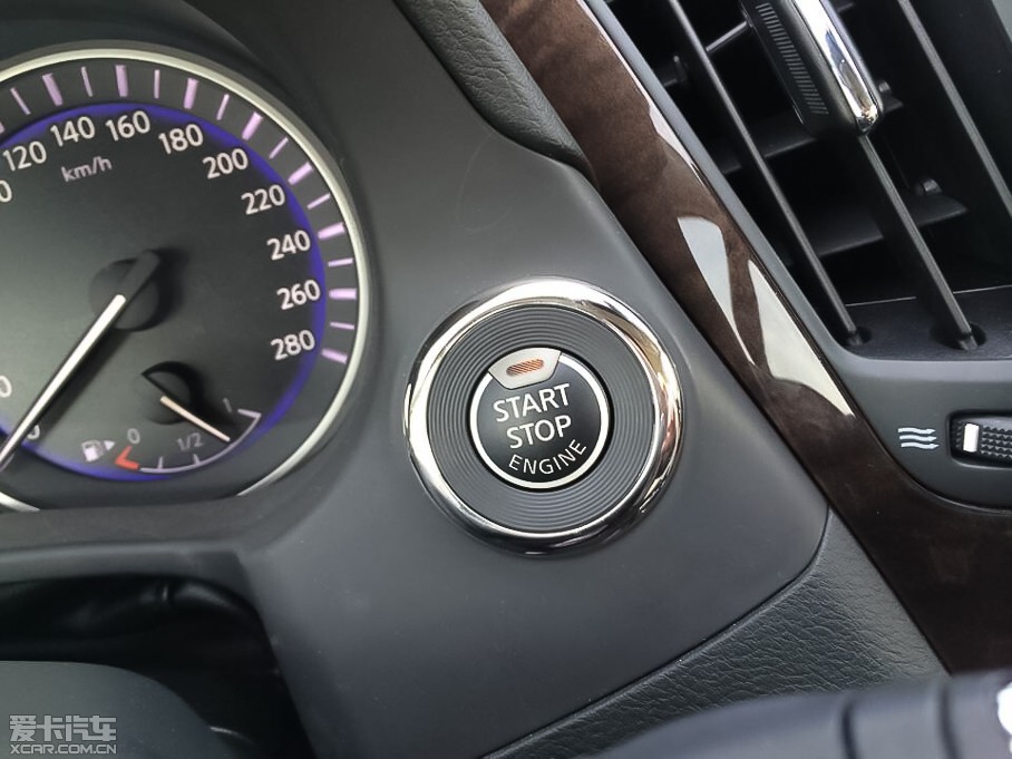 2015��Ӣ�����Q50L 2.0T ���m��