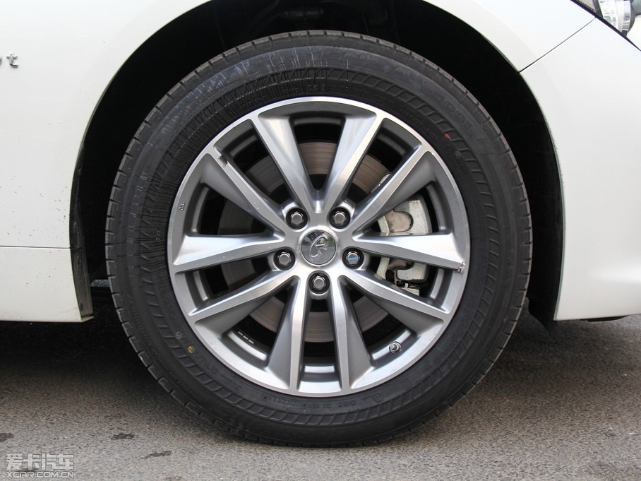 2015��Ӣ�����Q50L 2.0T ���A��