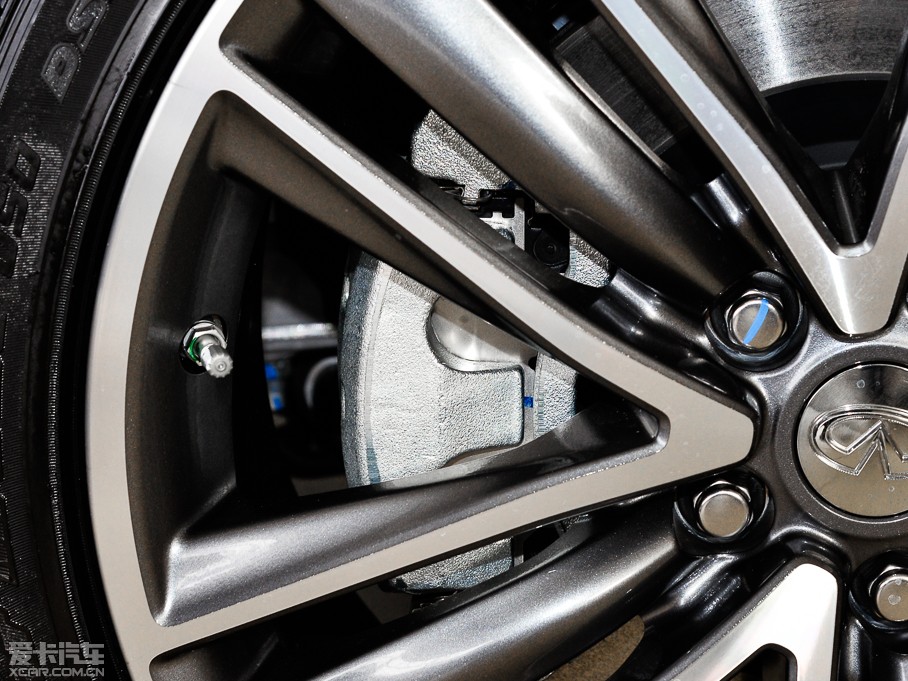 2015��Ӣ�����Q50L 2.0T �\�Ӱ�