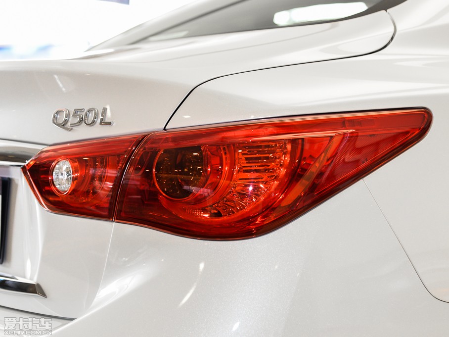 2015ӢQ50L 2.0T \Ӱ