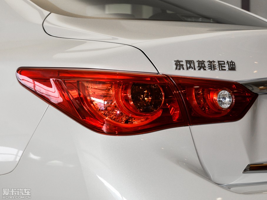 2015��Ӣ�����Q50L 2.0T �\�Ӱ�