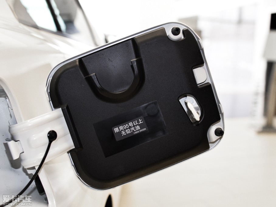 2015��Ӣ�����Q50L 2.0T �\�Ӱ�