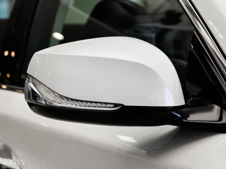 2015��Ӣ�����Q50L 2.0T �\�Ӱ�