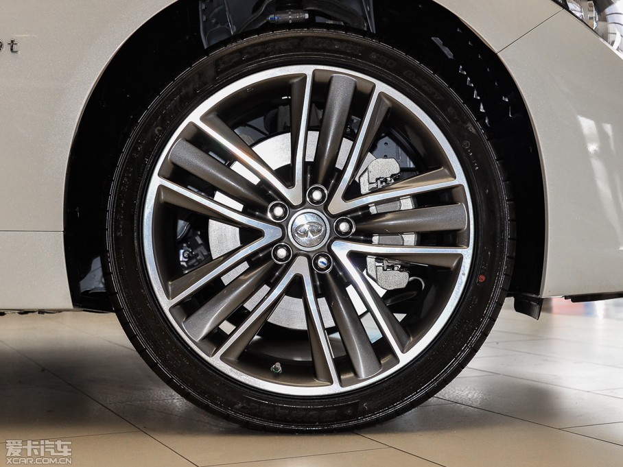 2015��Ӣ�����Q50L 2.0T �\�Ӱ�