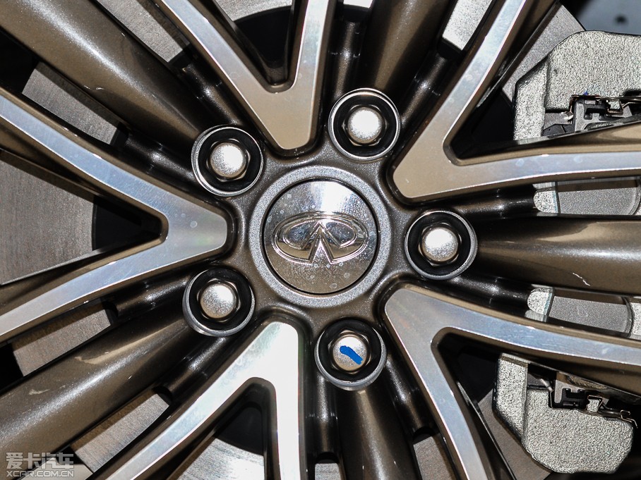 2015��Ӣ�����Q50L 2.0T �\�Ӱ�