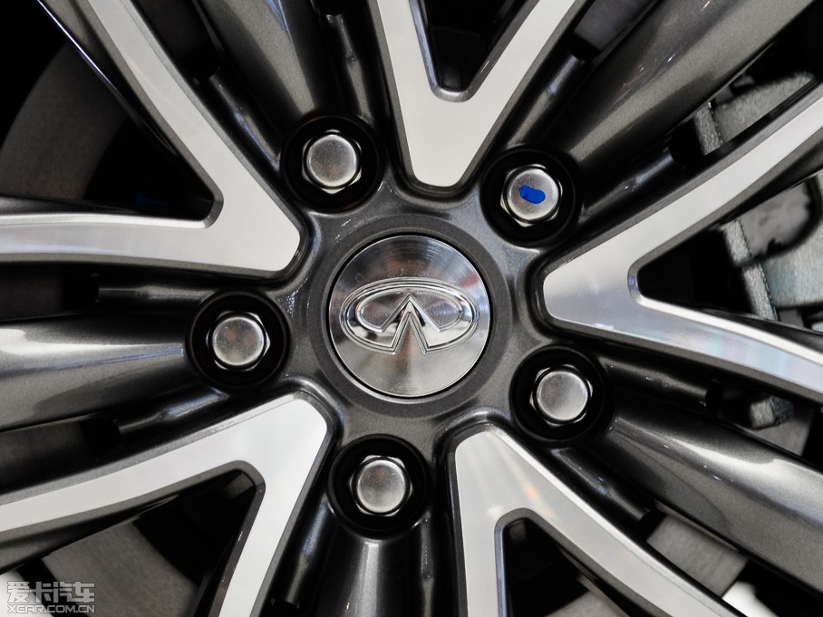 2015��Ӣ�����Q50L 2.0T �\�Ӱ�