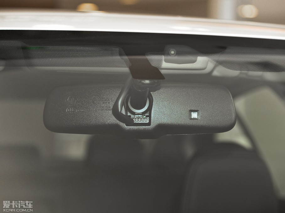 2015��Ӣ�����Q50L 2.0T �\(y��n)�Ӱ�