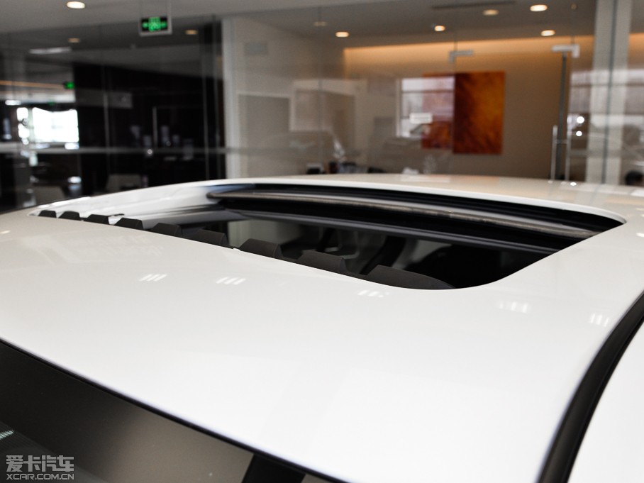 2015��Ӣ�����Q50L 2.0T �\�Ӱ�