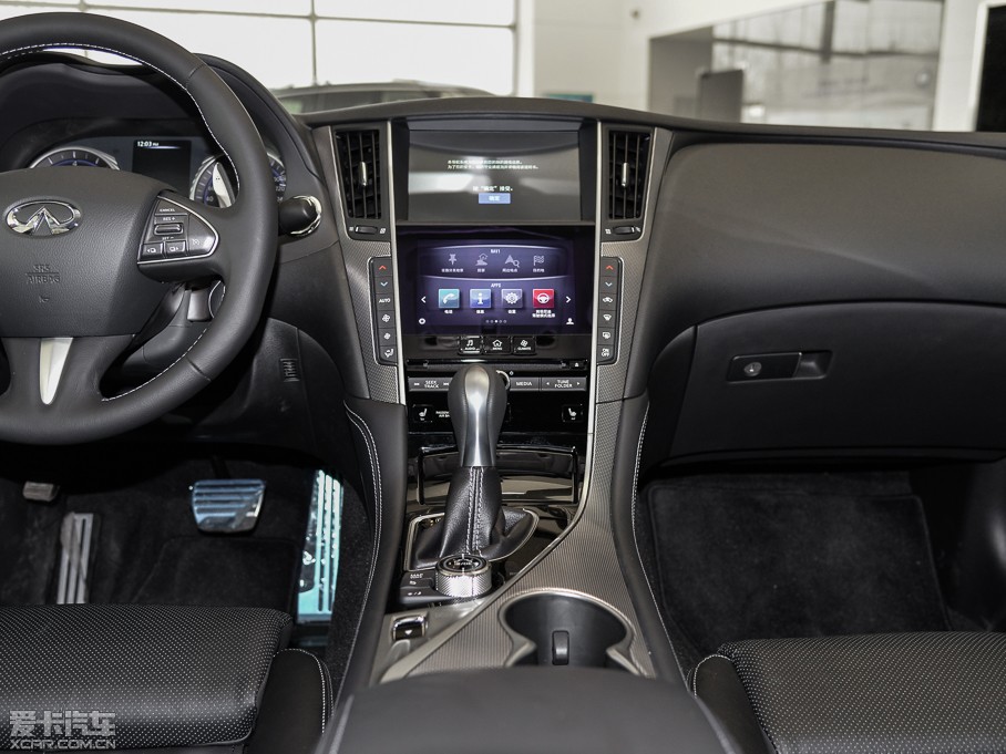 2015ӢQ50L 2.0T \Ӱ
