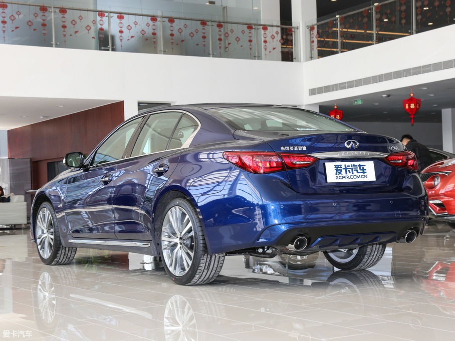 2018ӢQ50L 2.0T ݼӢ\Ӱ V