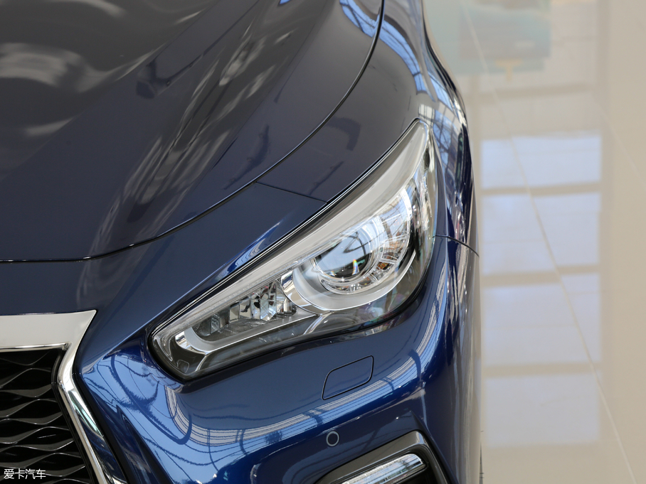 2018ӢQ50L 2.0T ݼӢ\Ӱ V