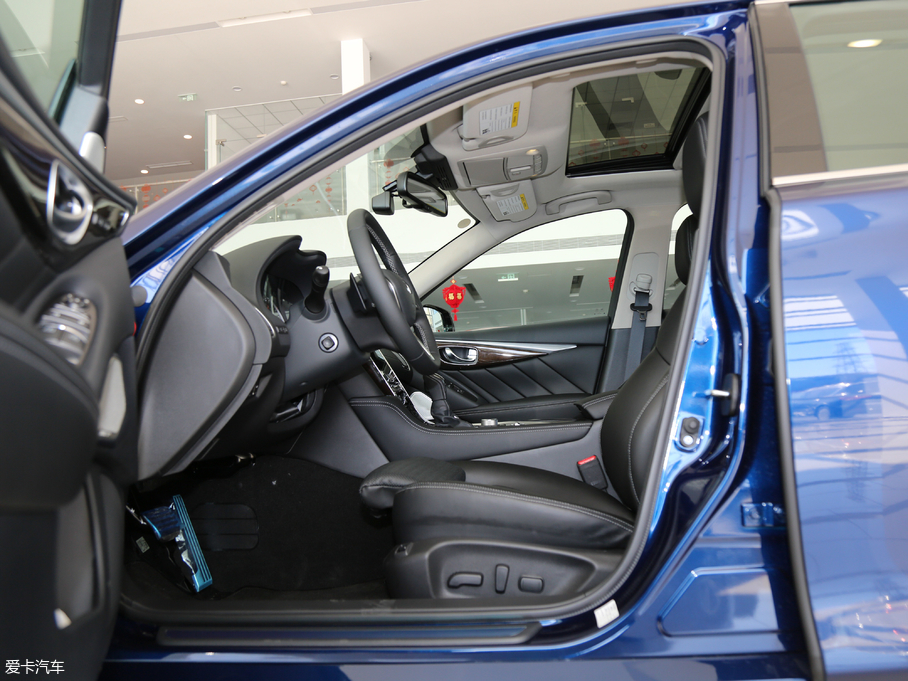 2018ӢQ50L 2.0T ݼӢ\Ӱ V