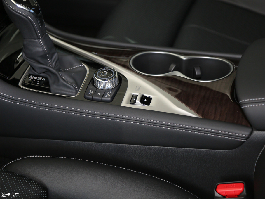 2018ӢQ50L 2.0T ݼӢ\(yn)(dng) (gu)V