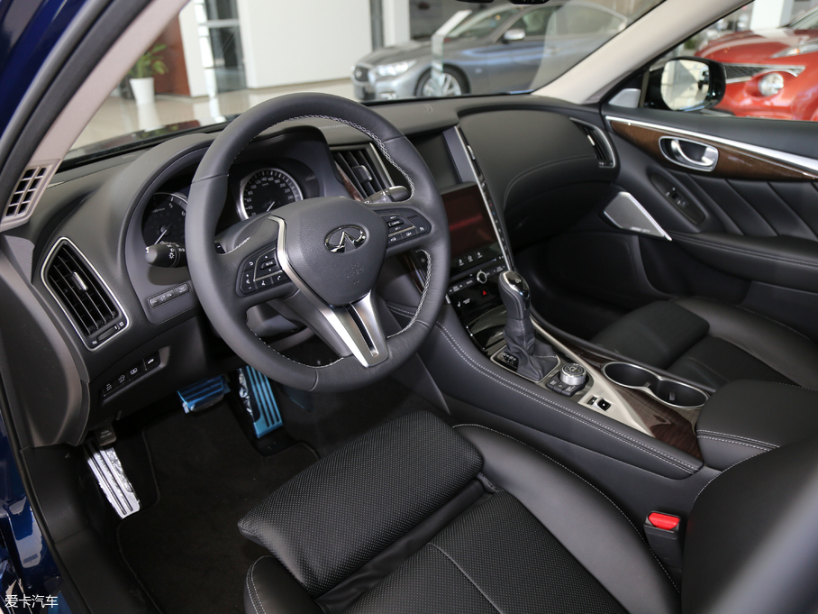 2018ӢQ50L 2.0T ݼӢ\Ӱ V
