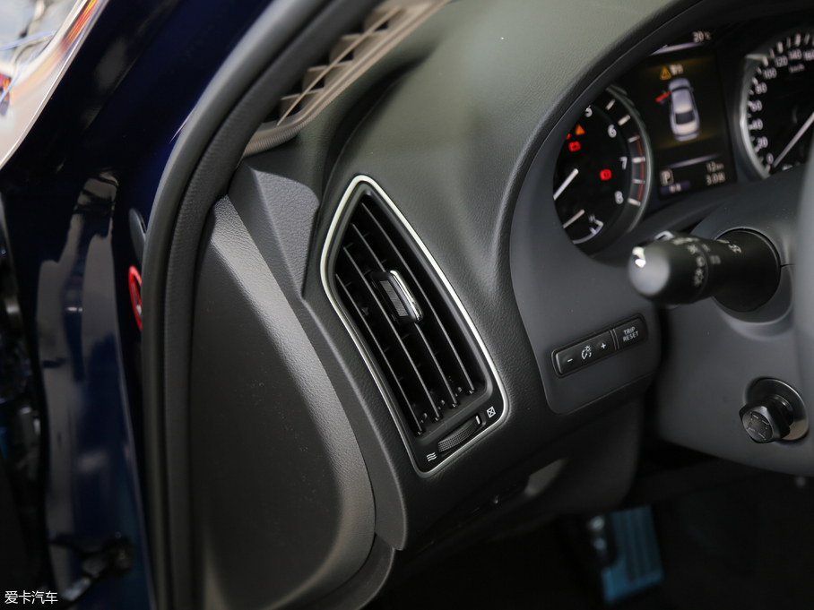 2018ӢQ50L 2.0T ݼӢ\Ӱ V