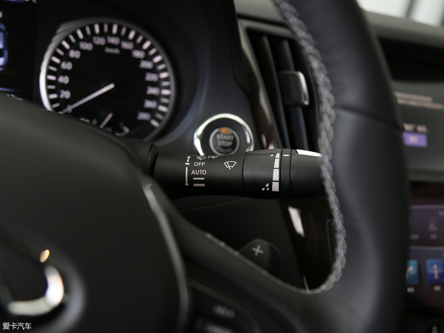 2018ӢQ50L 2.0T ݼӢ\Ӱ V