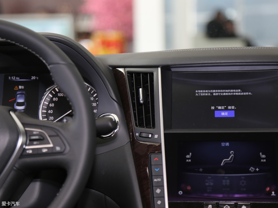 2018ӢQ50L 2.0T ݼӢ\Ӱ V