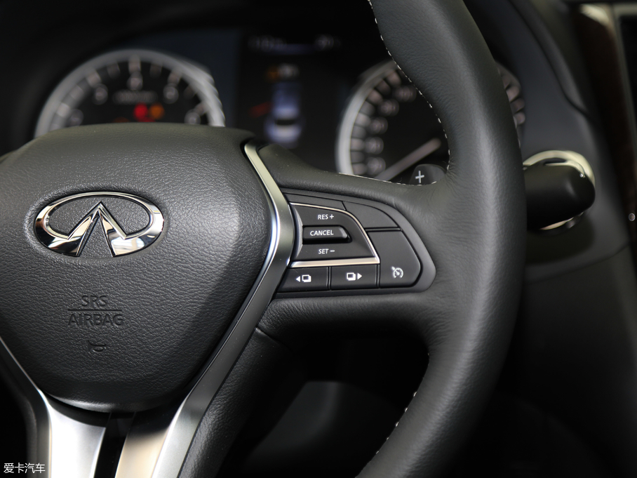 2018ӢQ50L 2.0T ݼӢ\Ӱ V