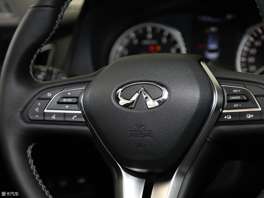 2018ӢQ50L 2.0T ݼӢ\Ӱ V