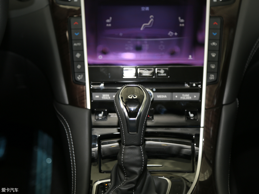 2018ӢQ50L 2.0T ݼӢ\Ӱ V