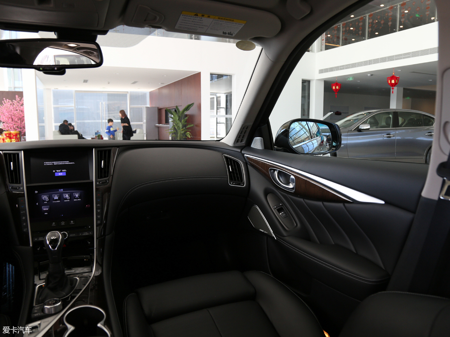 2018ӢQ50L 2.0T ݼӢ\(yn)(dng) (gu)V