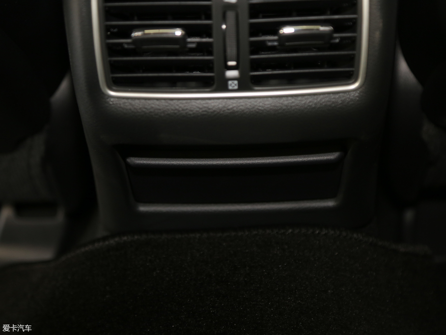 2018ӢQ50L 2.0T ݼӢ\Ӱ V