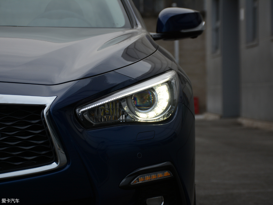 2018��Ӣ�����Q50L 2.0T ���A�\�Ӱ� ��V