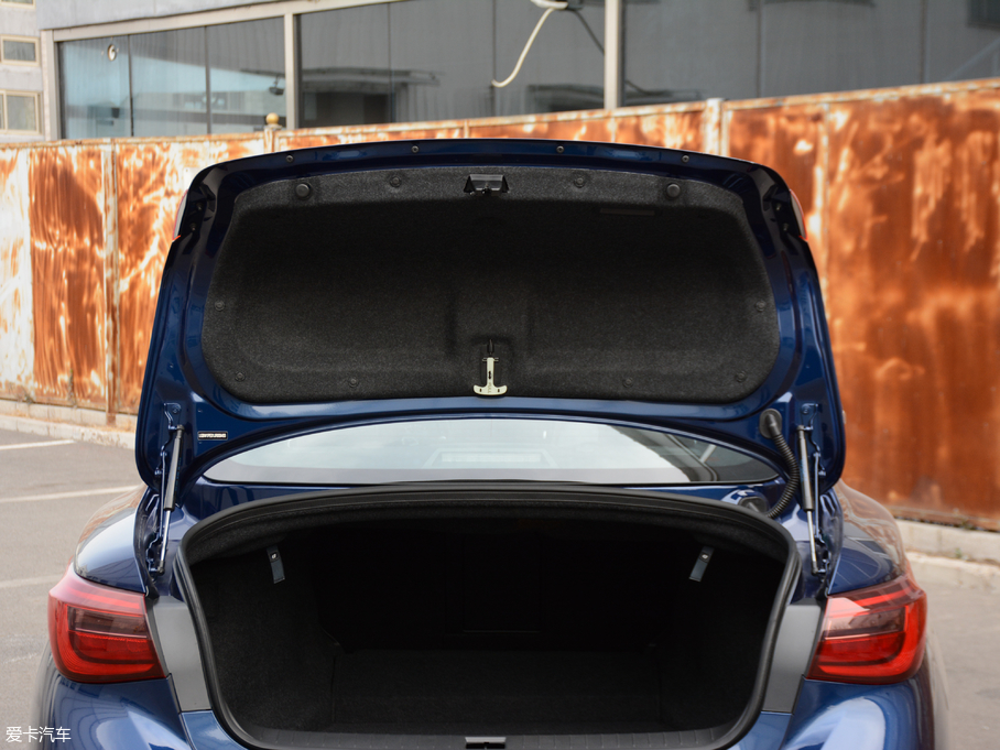 2018ӢQ50L 2.0T A\Ӱ V