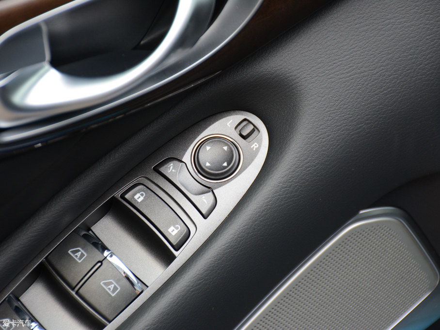 2018ӢQ50L 2.0T A\Ӱ V