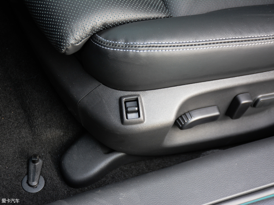 2018ӢQ50L 2.0T A\(yn)(dng) (gu)V