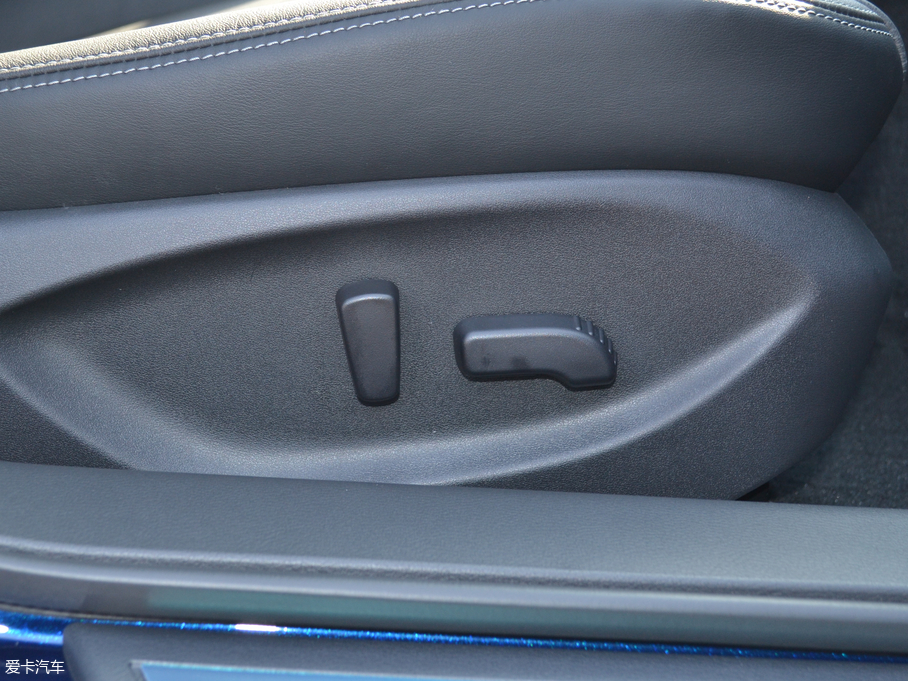 2018ӢQ50L 2.0T  (gu)V