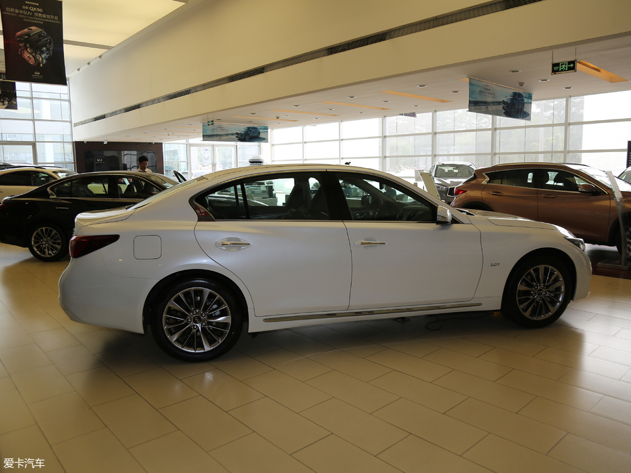 2018��Ӣ�����Q50L 2.0T ������ ��V