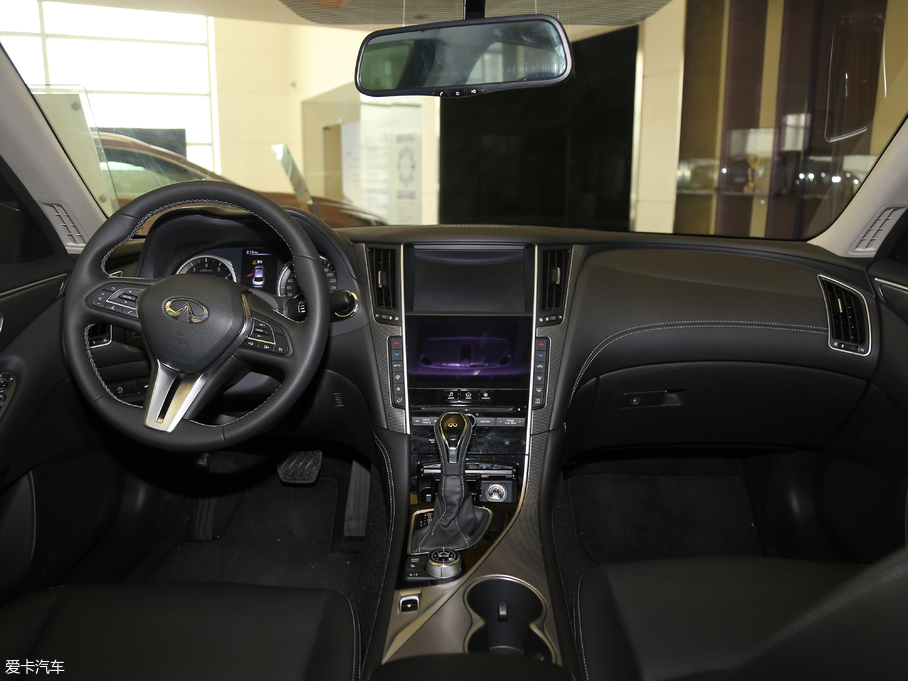 2018��Ӣ�����Q50L 2.0T ������ ��V