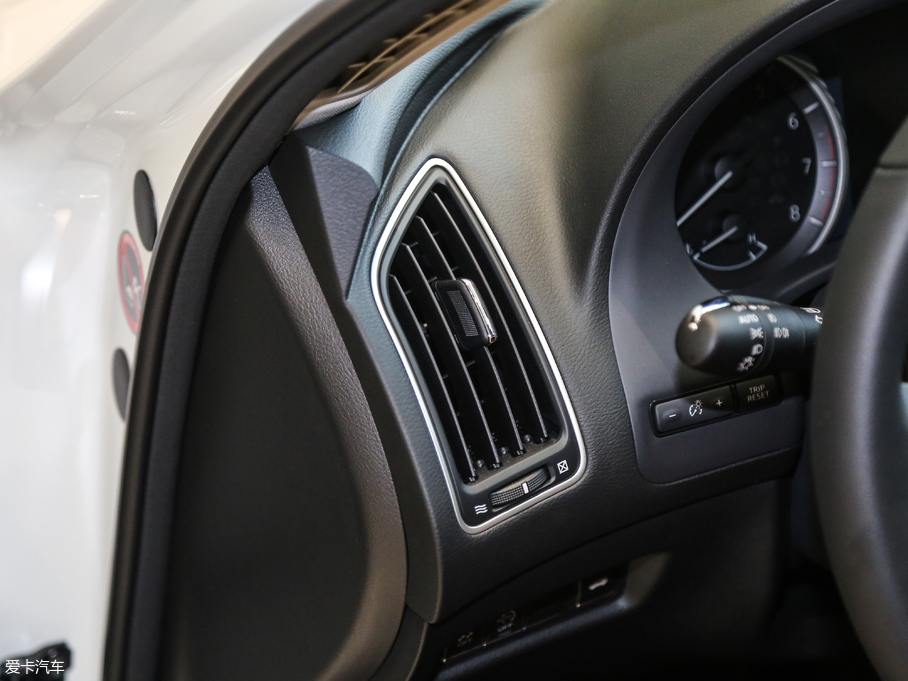 2018��Ӣ�����Q50L 2.0T ���m�� ��V