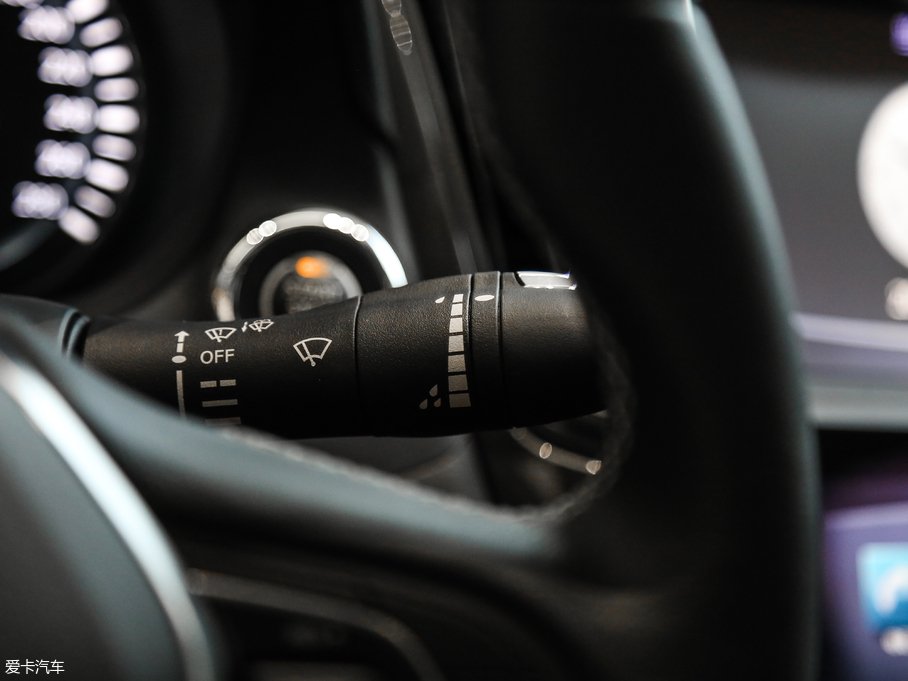 2018��Ӣ�����Q50L 2.0T ���m�� ��V