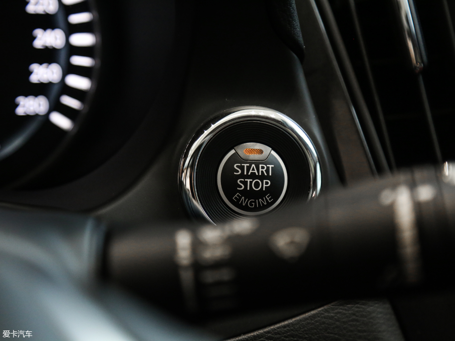 2018��Ӣ�����Q50L 2.0T ���m�� ��V