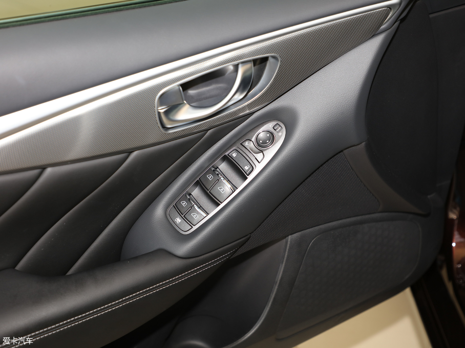 2018��Ӣ�����Q50L 2.0T ������ ��V