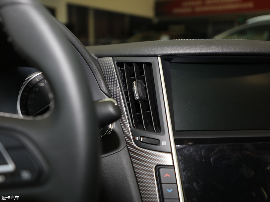 2018��Ӣ�����Q50L 2.0T ������ ��V