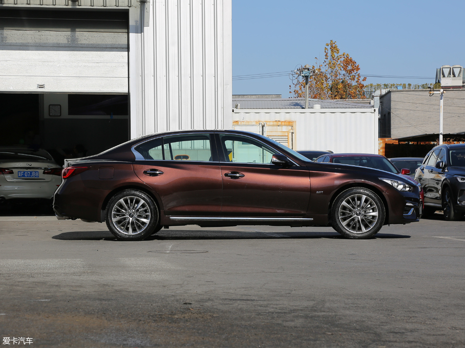 2018��Ӣ�����Q50L 2.0T ���A�� ��V