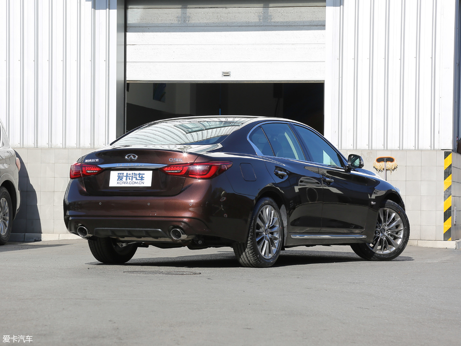 2018��Ӣ�����Q50L 2.0T ���A�� ��V