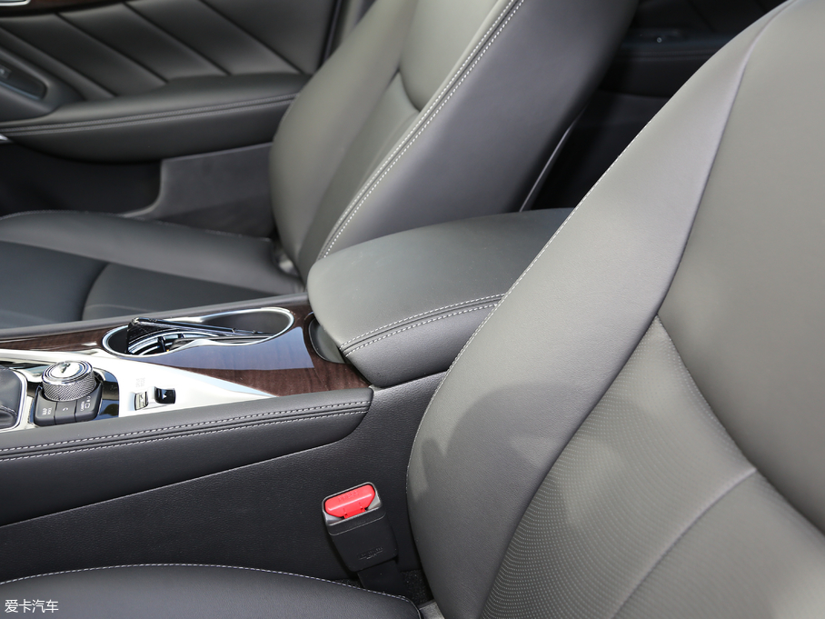 2018ӢQ50L 2.0T A V