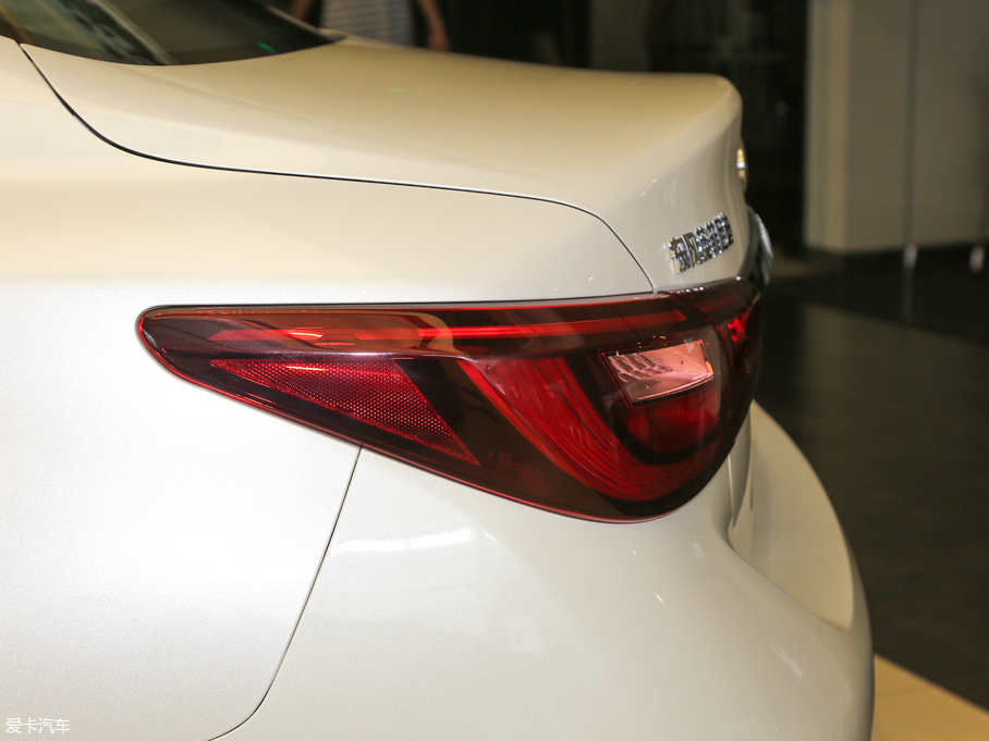 2018ӢQ50L 2.0T M VI