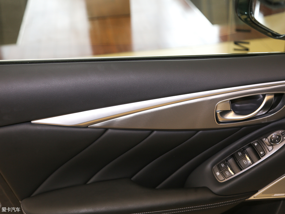 2018��Ӣ�����Q50L 2.0T �M���� ��VI