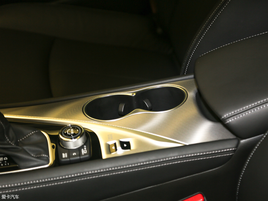 2018��Ӣ�����Q50L 2.0T �M���� ��VI