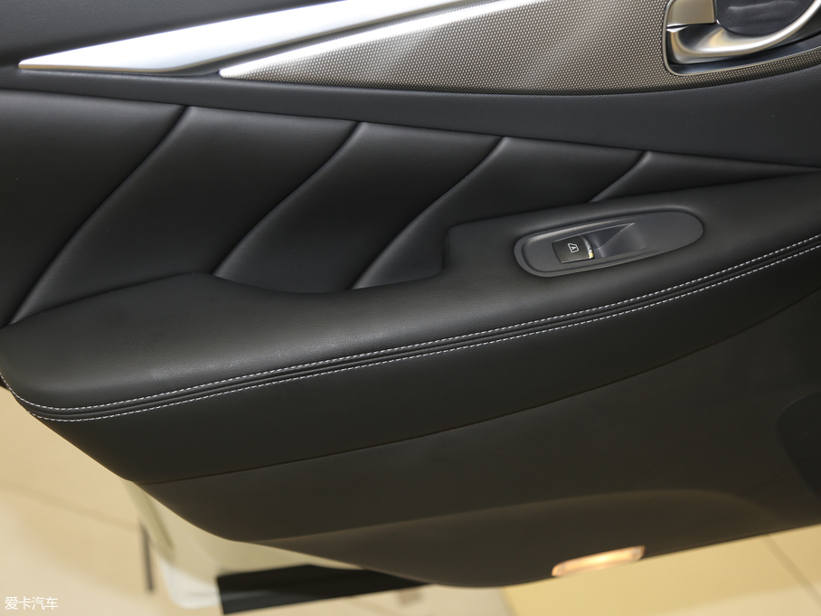 2018��Ӣ�����Q50L 2.0T �M���� ��VI