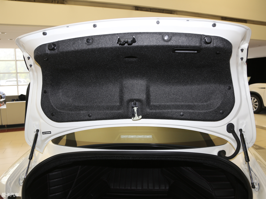 2018��Ӣ�����Q50L 2.0T �M���� ��VI