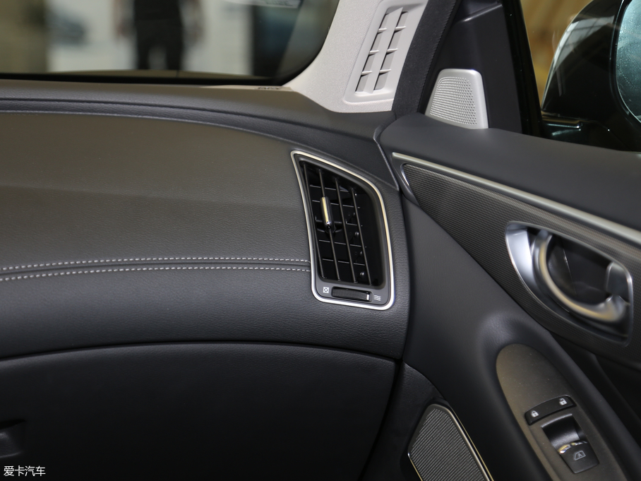2018ӢQ50L 2.0T M VI