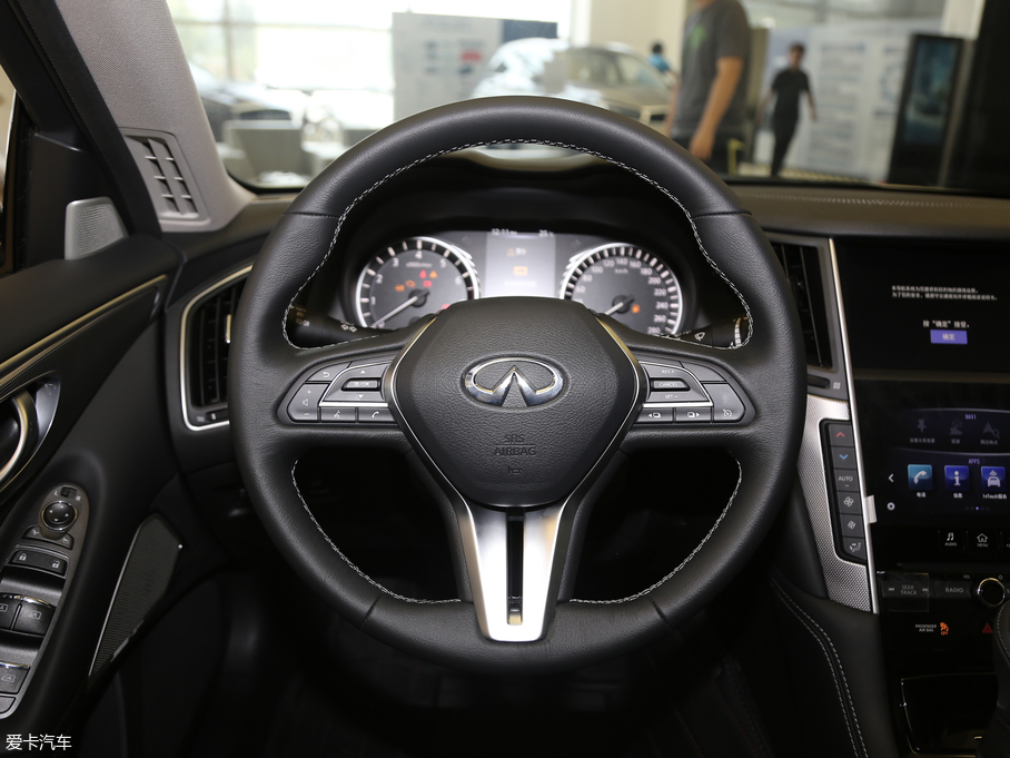 2018ӢQ50L 2.0T M VI