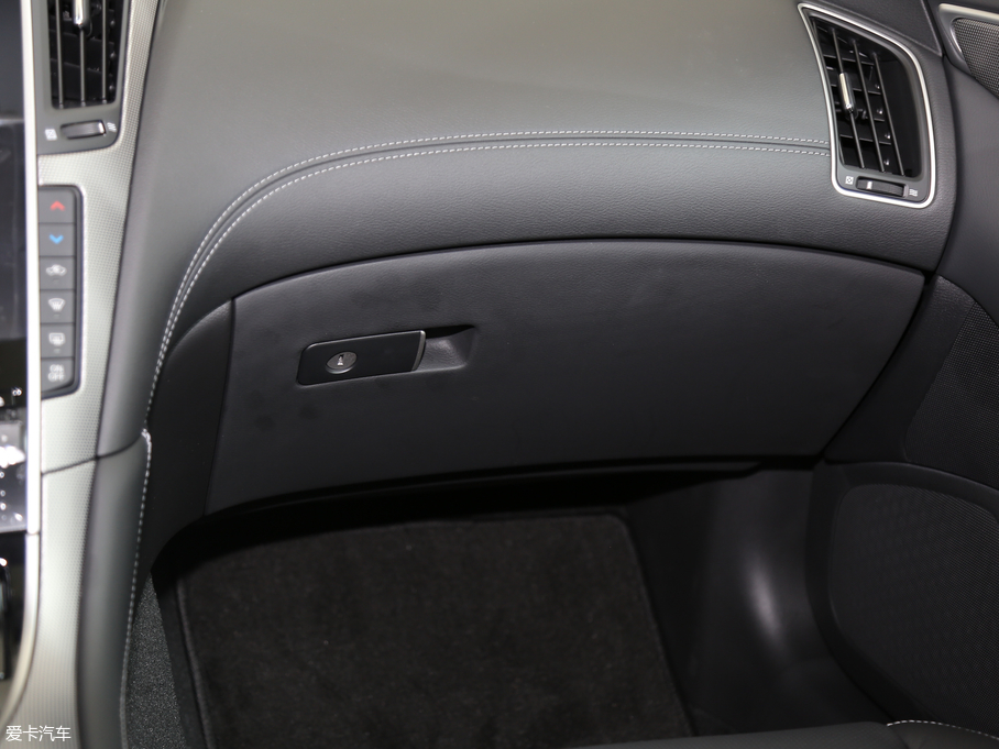 2018ӢQ50L 2.0T  VI