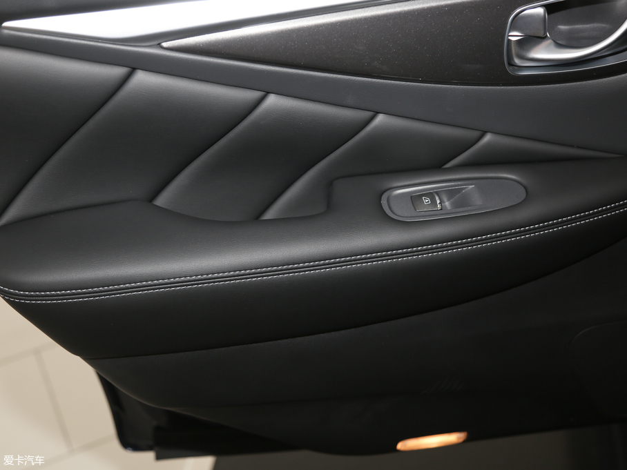 2018ӢQ50L 2.0T m VI